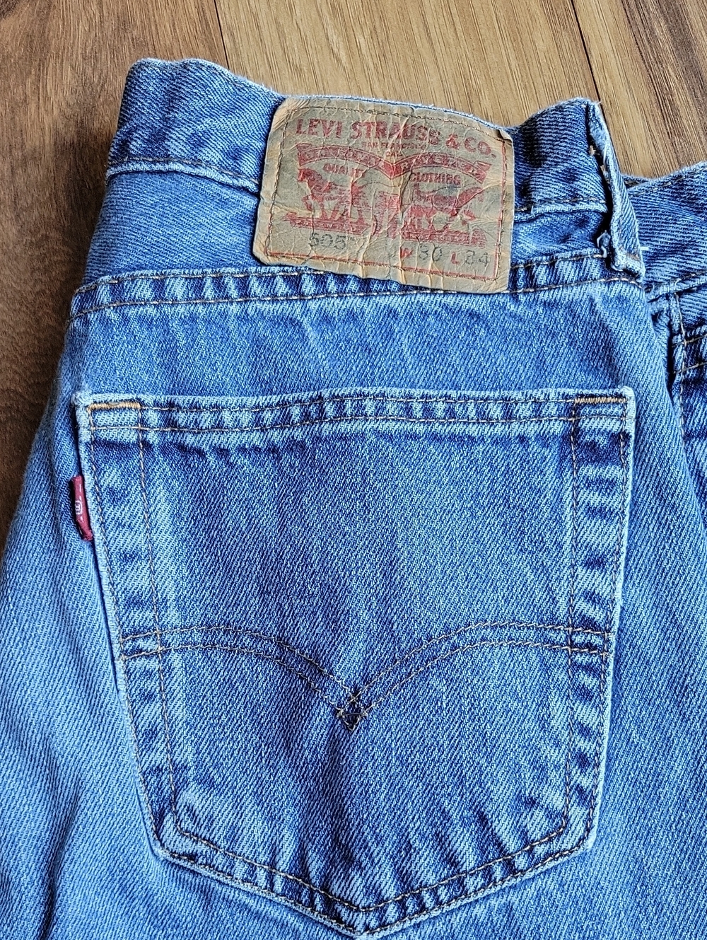 Mens Levi's Classic Blue 505 Straight Leg Jeans Size 30x34 - Picture 2 of 9